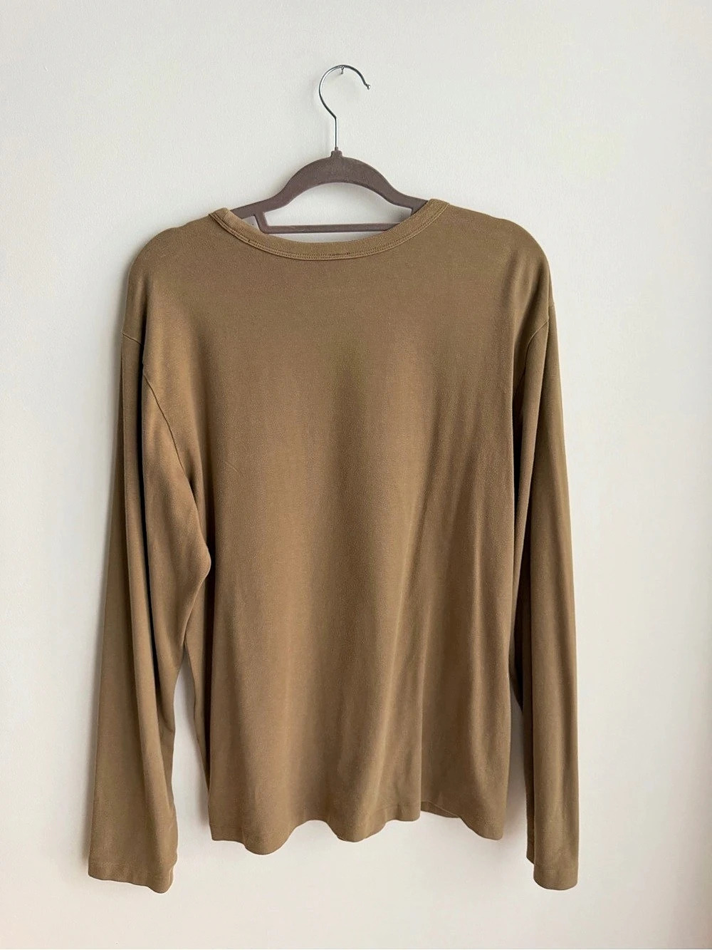 SKIMS Men’s Jersey Lounge Long Sleeve Top in Burnt Khaki